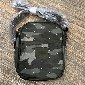 PINK Victoria's Secret Green Camo Women’s Messenger Bag